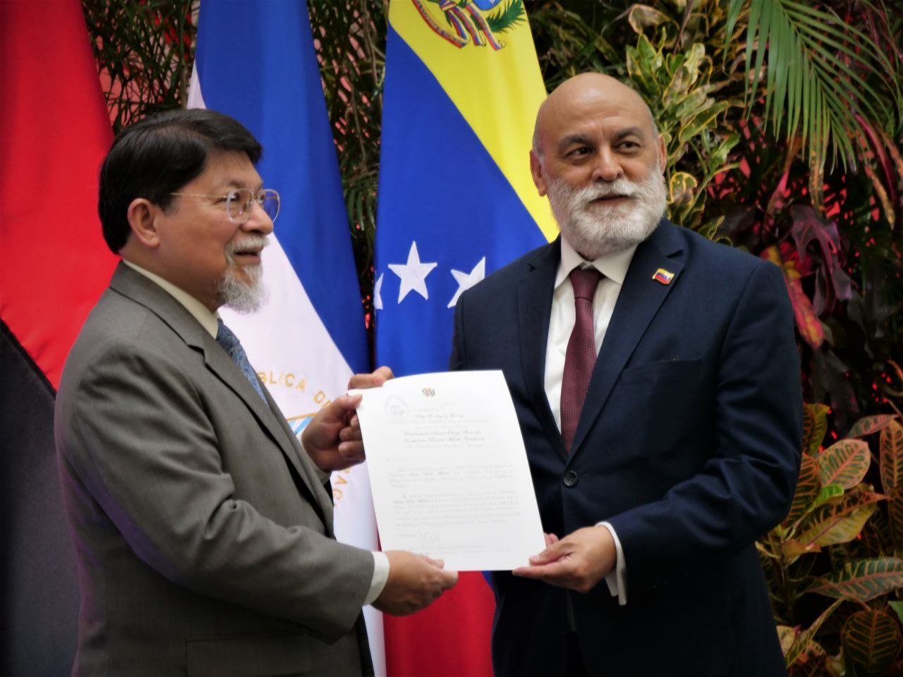Embajador de Venezuela presenta Copias de Estilo en Nicaragua